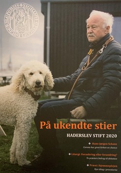 Forside Magasin 2020 - mand på bænk og hund foran sig